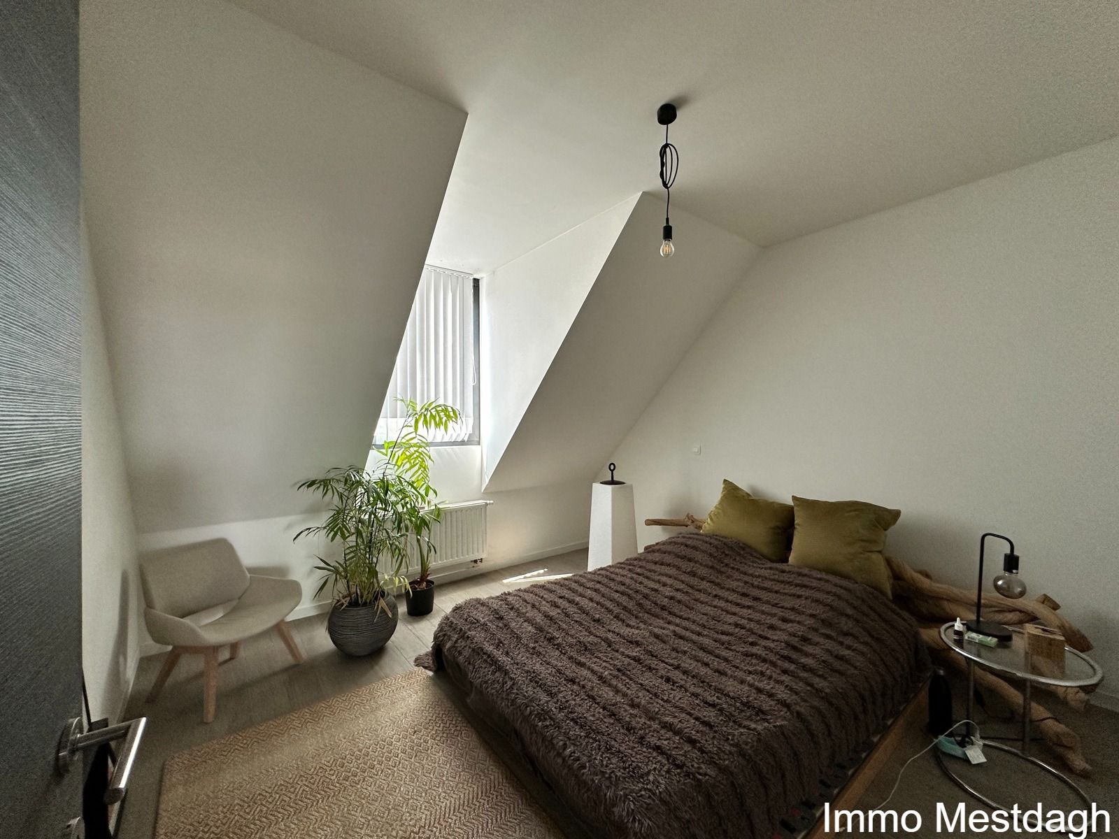 Duplex appartement op bovenste verdieping met terras & 3 slaapkamers in centrum Diest. foto 9