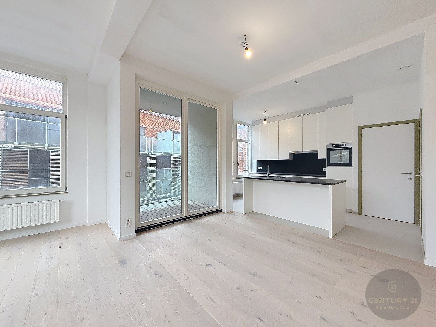 SUBLIEM nieuw 2 slaapkamer app met TERRAS! foto 2