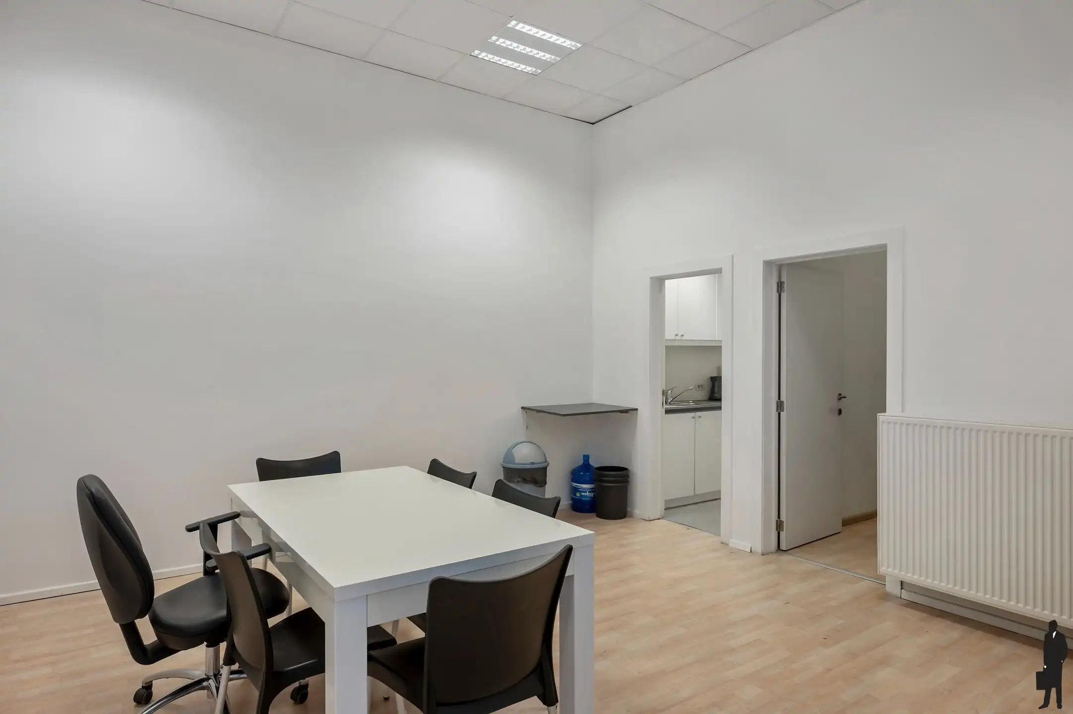 Handelspand/kantoorruimte ca. 228m² met twee staanplaatsen foto 12