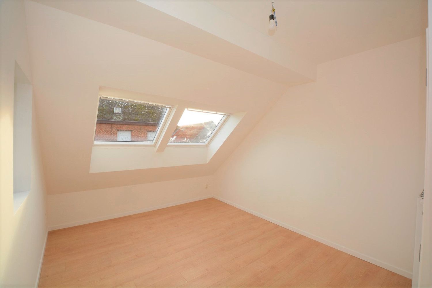 RECENT GERENOVEERDE WONING MET 2 SLK EN TUIN! foto 7