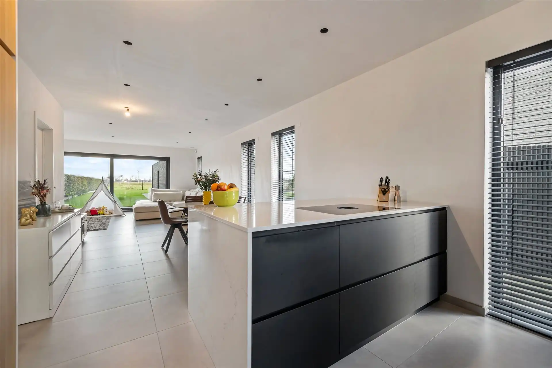 Recente gezinswoning met 5 slaapkamers en losstaande garage op een mooi perceel van 465m² foto 11