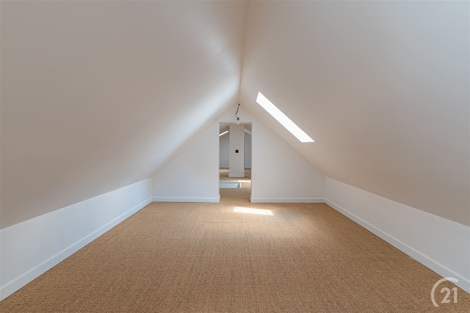 Magnifiek gerenoveerde woning met bijgebouw en parkeergelegenheid foto 25