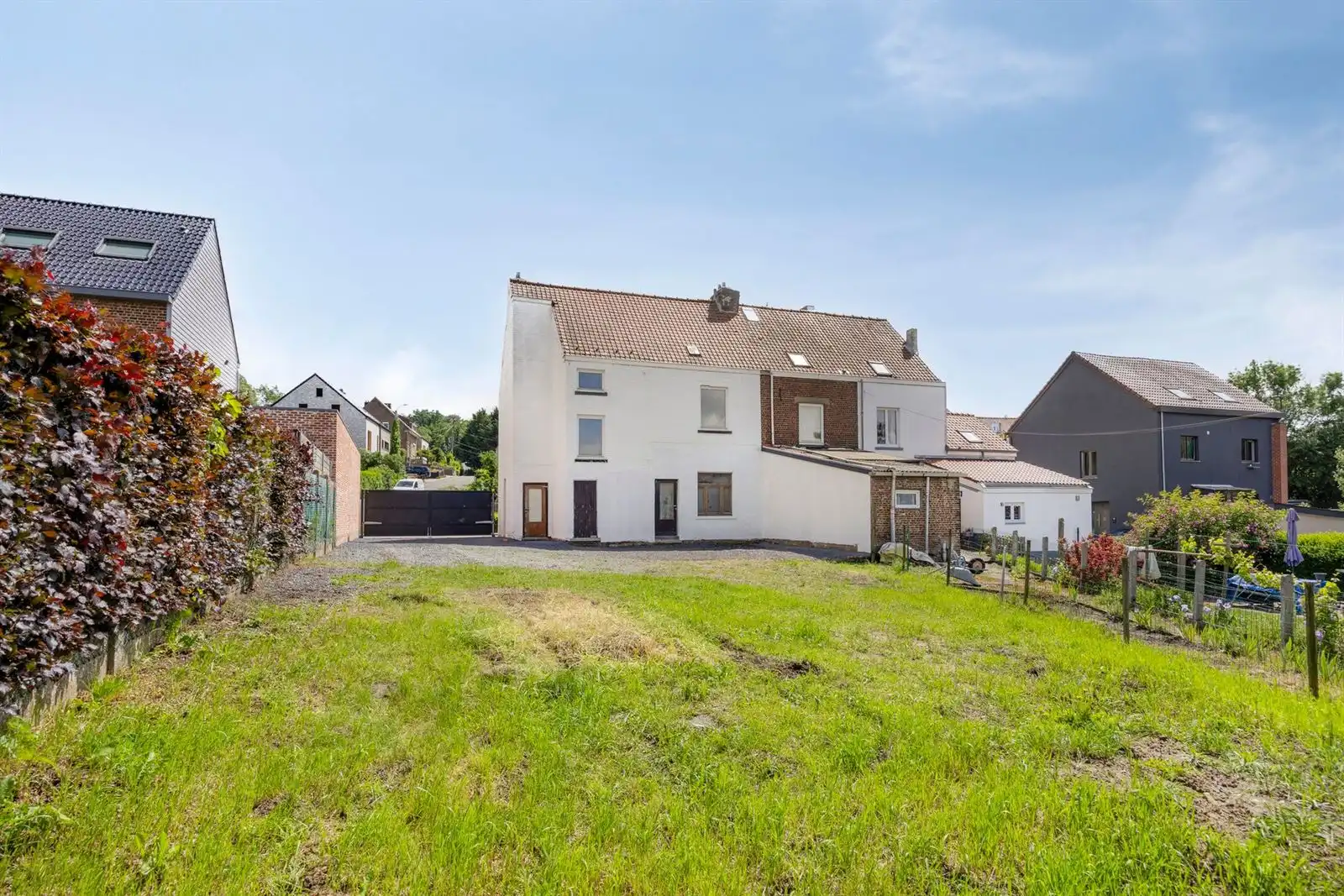 Af te werken 3-gevel woning ( met mogelijkheid tot 4 ruime slaapkamers) te Alsemberg  foto 2