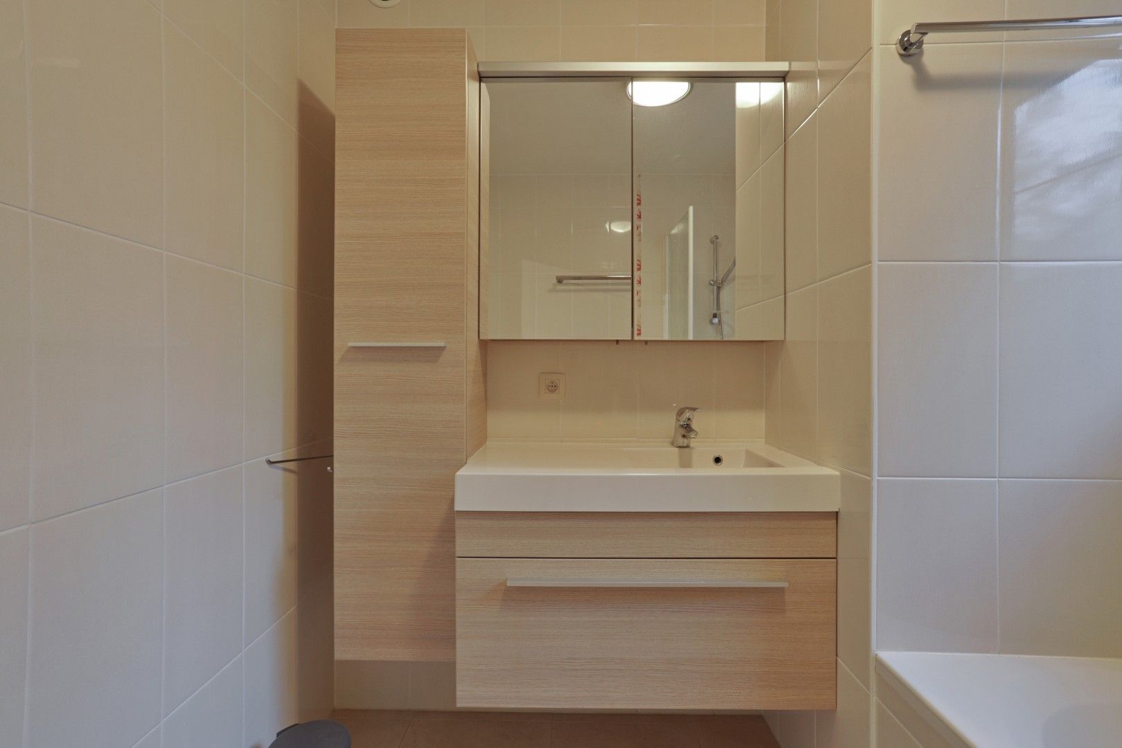 TOPLOCATIE! GOED ONDERHOUDEN, RUIM, INSTAPKLAAR 2-SLPK-APP MET 2 GROTE TERRASSEN foto 8