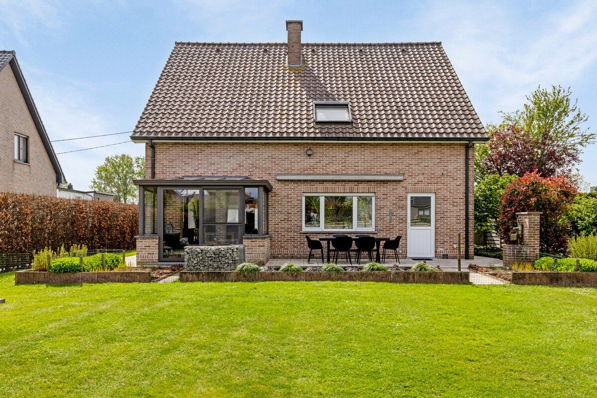 Ruime woning met prachtige tuin.  foto 3