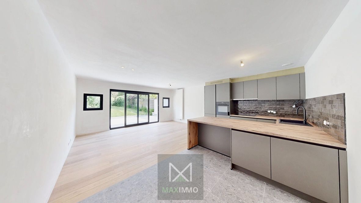 🏡 Volledig gerenoveerde gezinswoning met 4 slaapkamers & zonnige tuin foto 3