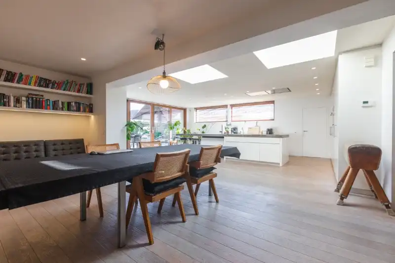 Ruime, luxueus ingerichte woning met 3 slaapkamers, grote garage (klein magazijntje), grote tuin...(energielabel D, zonnepanelen,...) foto 7