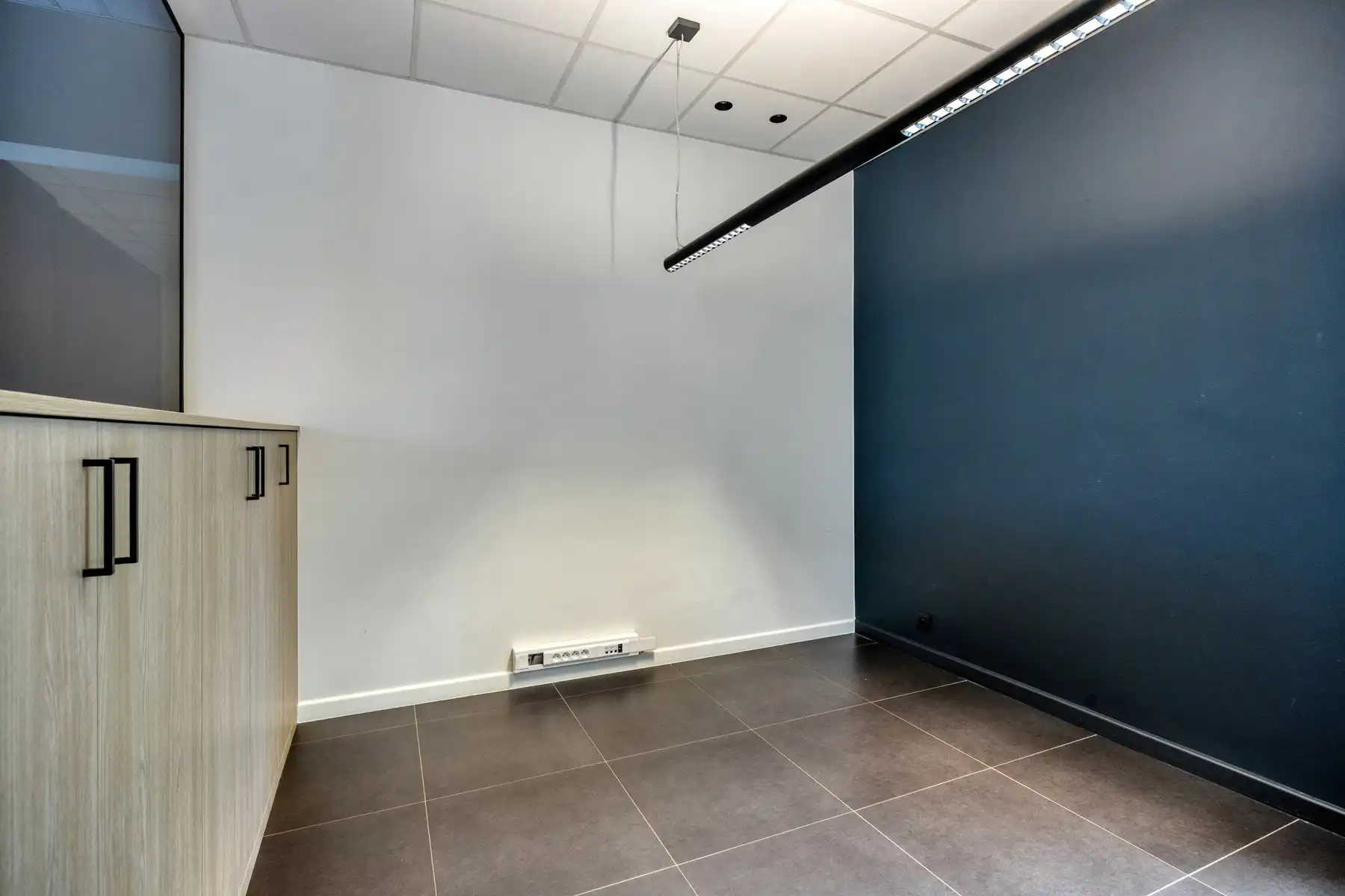 Commercieel gelegen kantoorruimte met moderne voorzieningen. foto 5