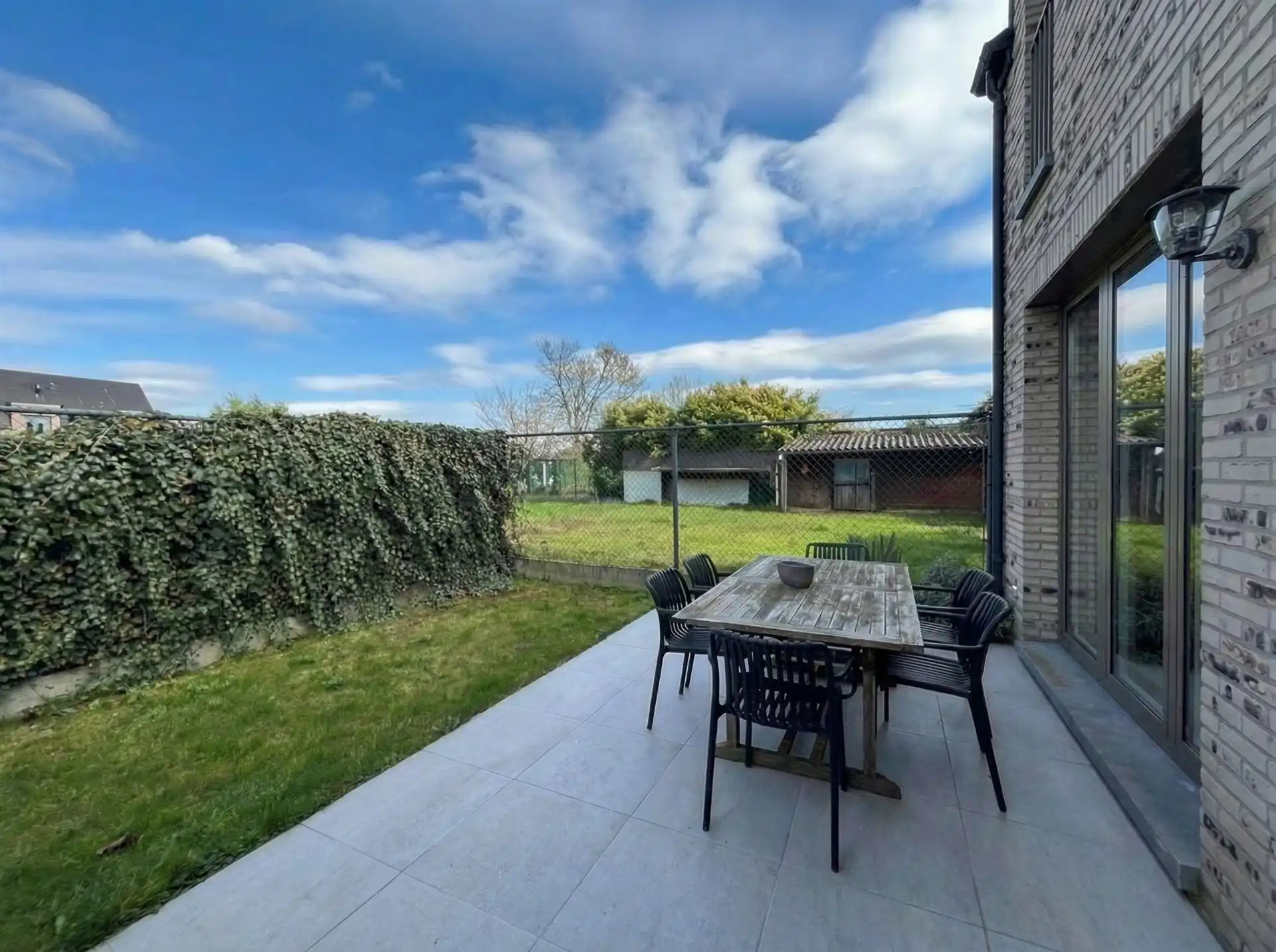 Instapklare, energiezuinige starterswoning met 2 slaapkamers, tuintje en ondergrondse parking op toplocatie in Maasmechelen! foto 14