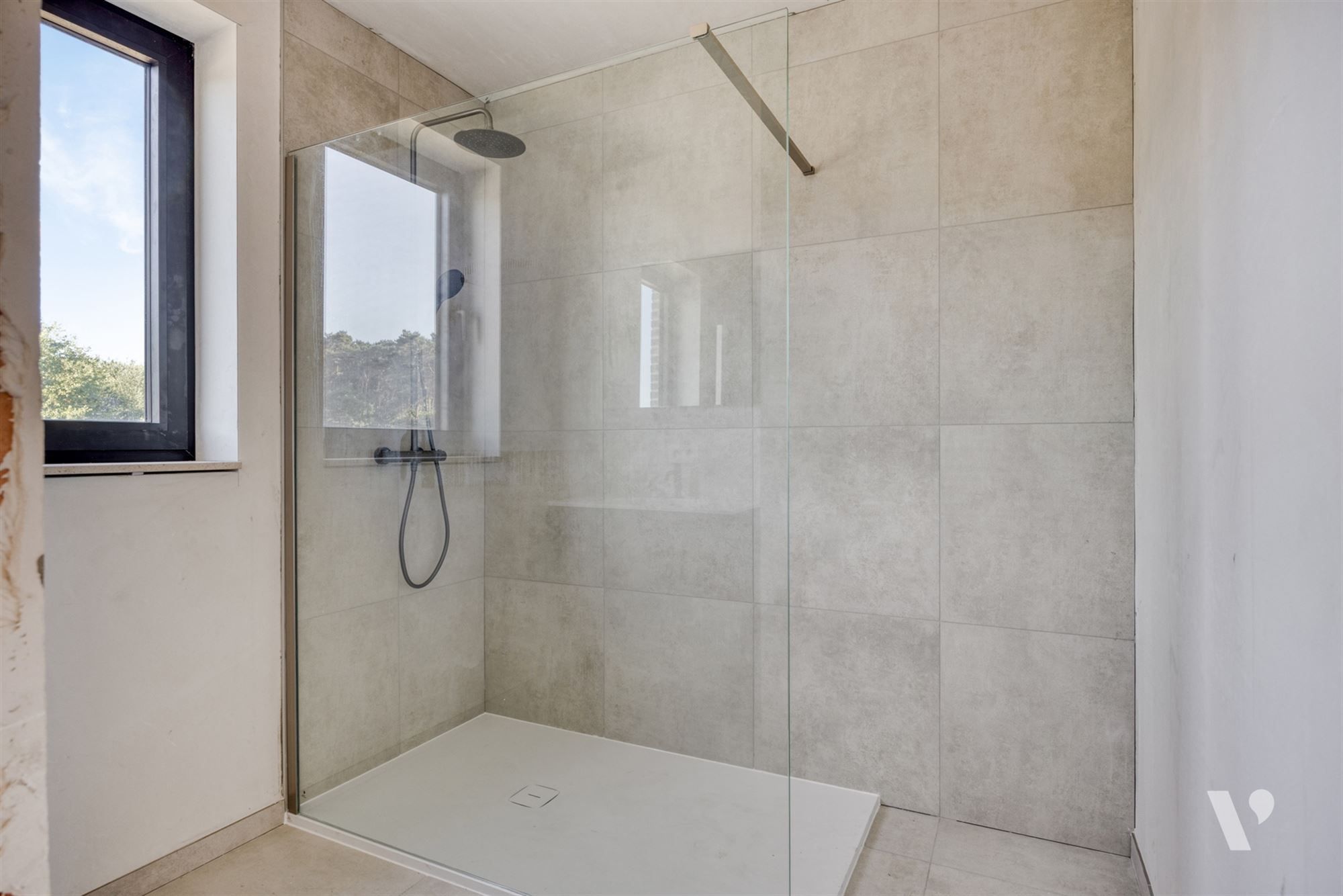 Nieuwbouwwoning in rustige omgeving foto 30