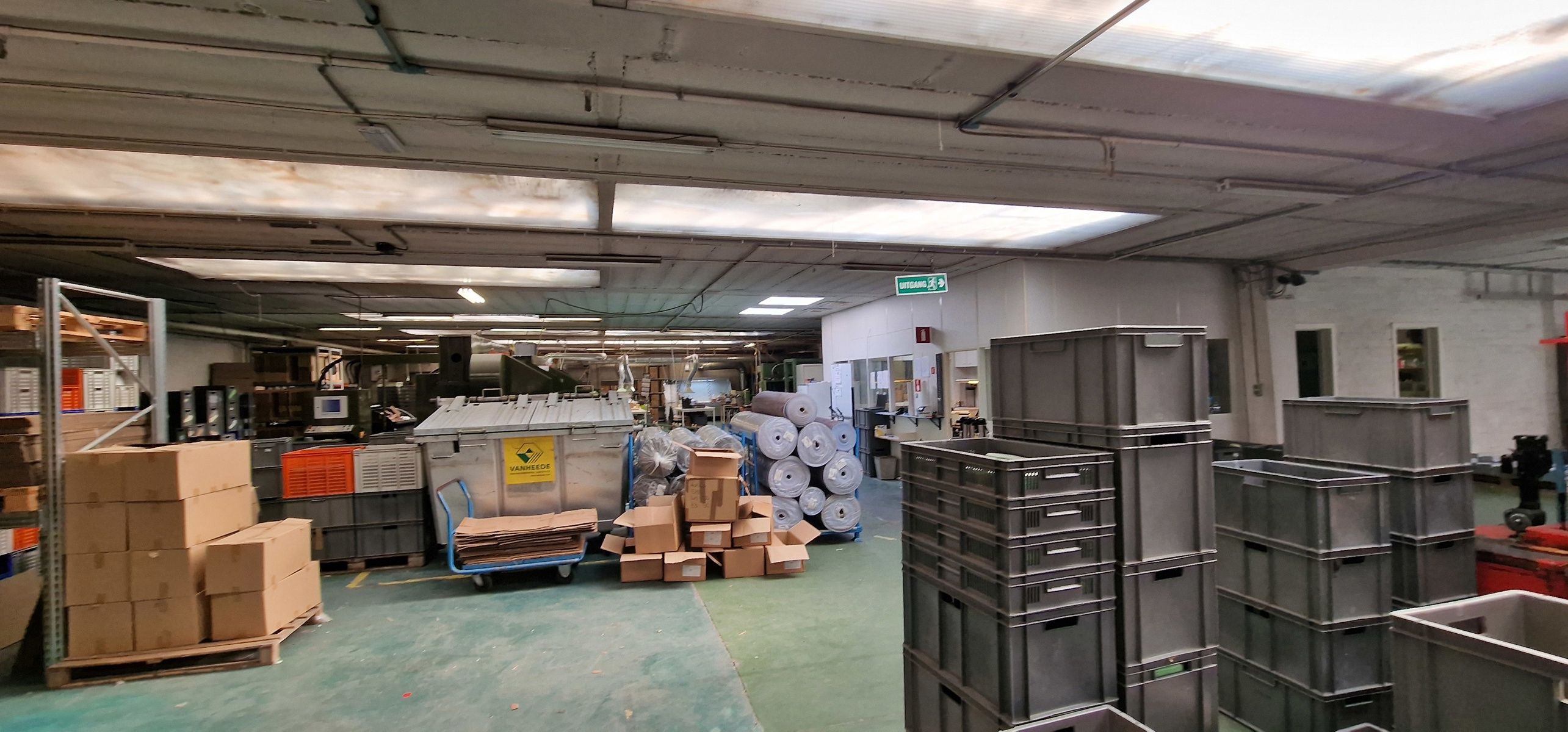 Grote magazijnruimte/atelier met kantoor te koop in Deurne  foto 72
