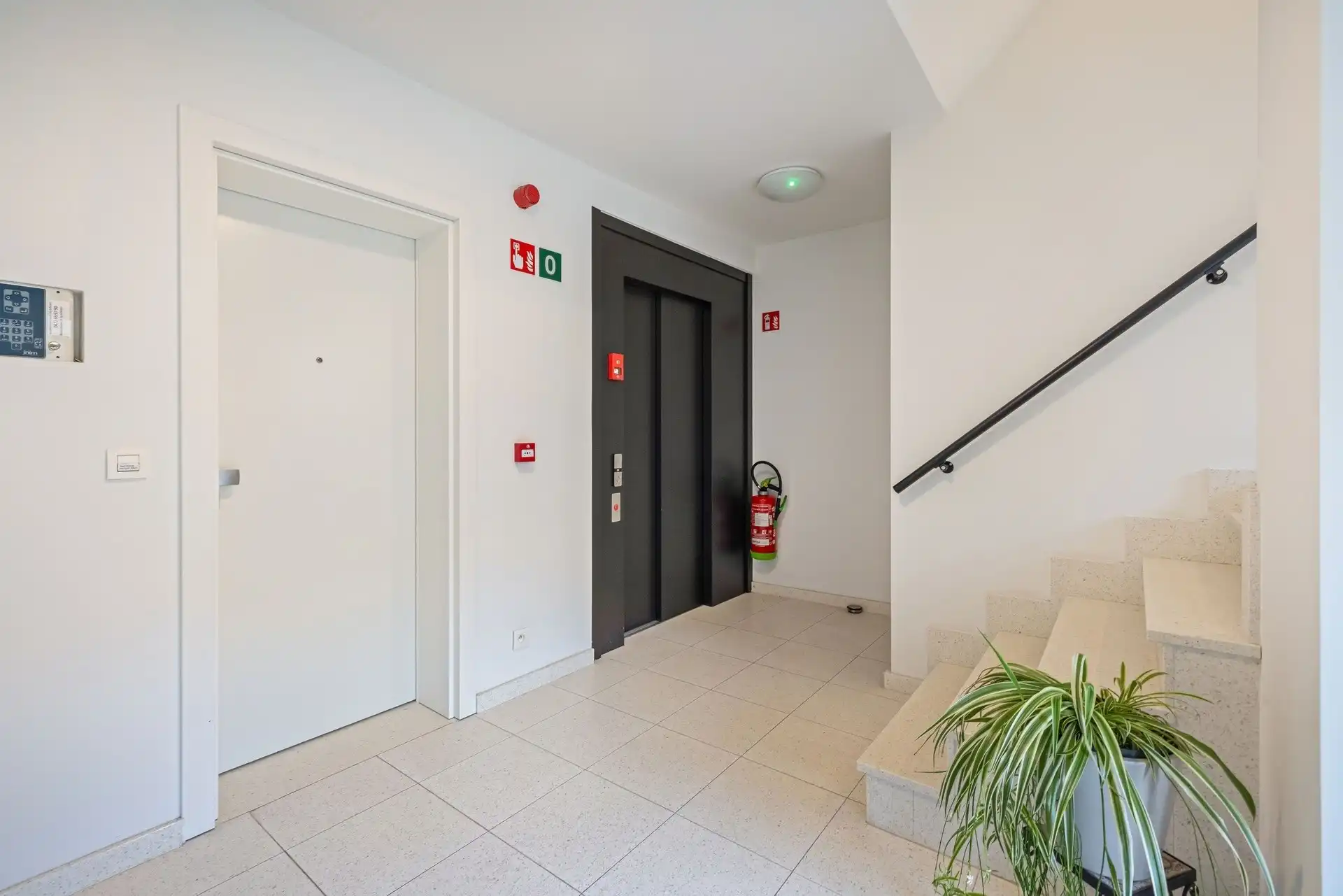 Ruim gelijkvloersappartement (140m²) op een uitmuntende locatie in het centrum van Sint-Gillis-Waas foto 2