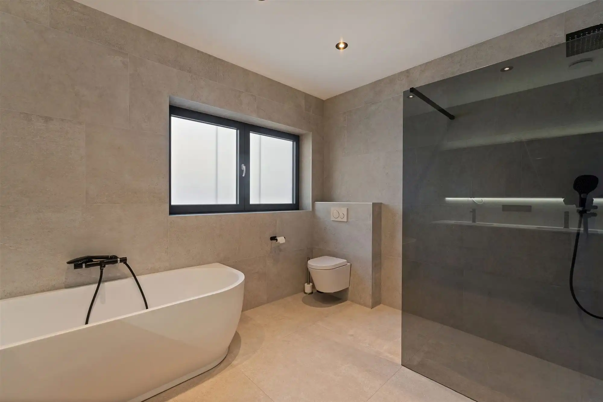 MODERNE EN RECENT GEBOUWDE WONING MET 5 SLAAPKAMERS OP EEN RUIM PERCEEL VAN 13A46CA TE PAAL foto 20