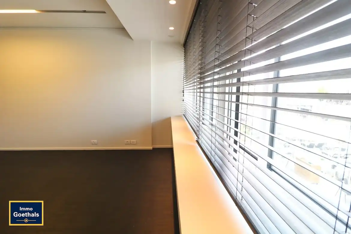 Luxe appartement met zicht op de Leie en de Broeltorens. 2 kamers en terras. foto 7