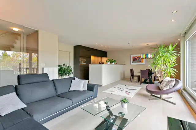 Exclusief duplex-appartement met 3-slk en riant terras op gegeerde ligging aan de Visserij foto {{pictureIndex}}