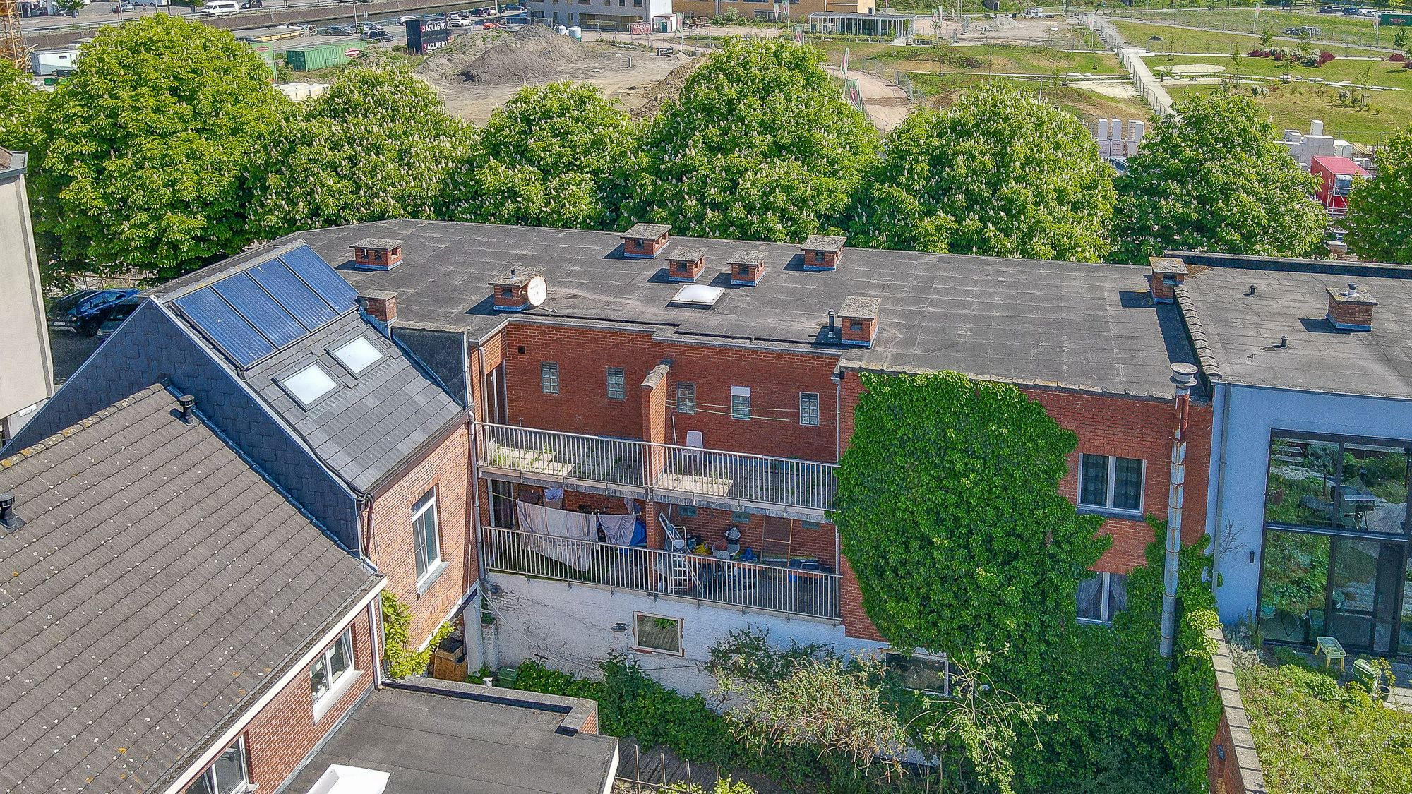 Appartementsgebouw bestaande uit 4 appartementen en handelsruimte foto 3