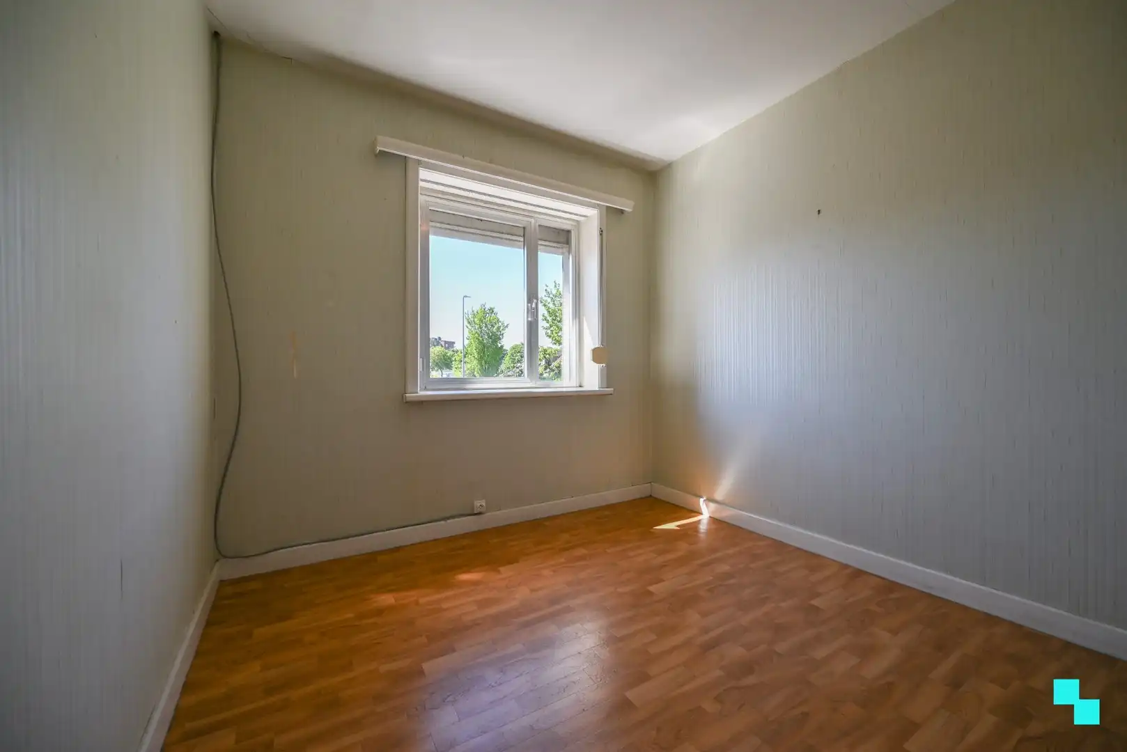 Te renoveren halfopen bebouwing met garage foto 21