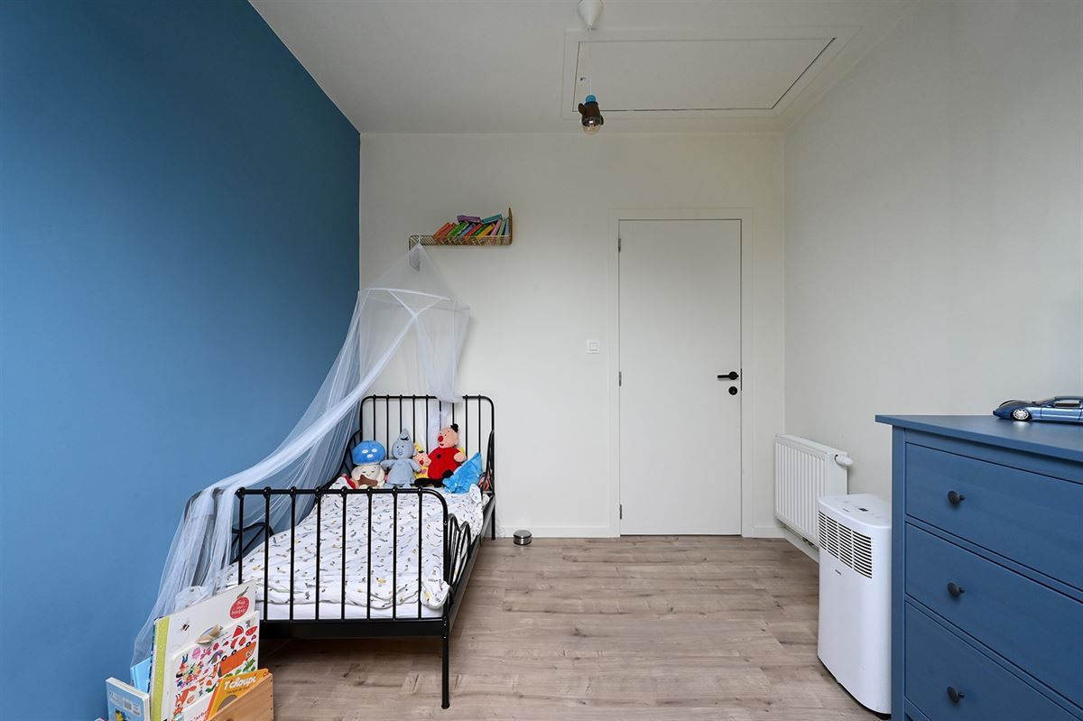Geheel gerenoveerde gezinswoning met ruime garage foto 24