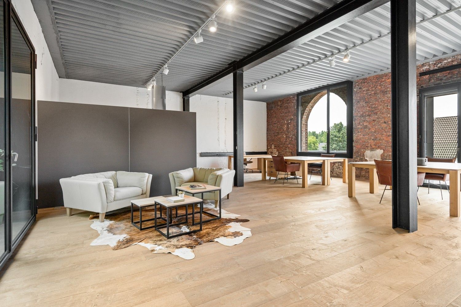 Inspirerend kantoor van ca. 140 m² te huur in het project Kanaal van Axel Vervoordt foto 6