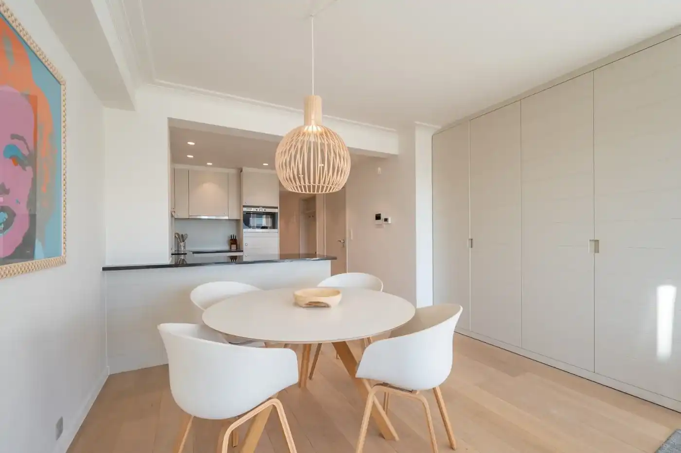 Zonnig appartement zeer centraal gelegen in het Zoute met open zicht over de villa's foto 7