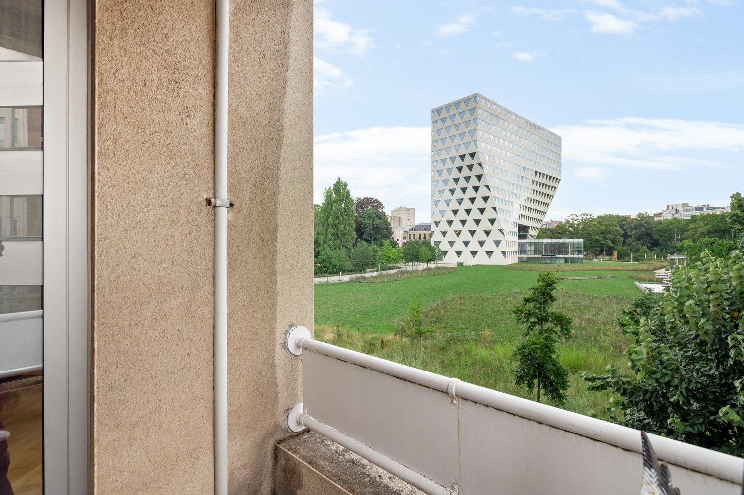 Zéér ruim appartement met 3 slaapkamers en terras in Antwerpen! foto 2