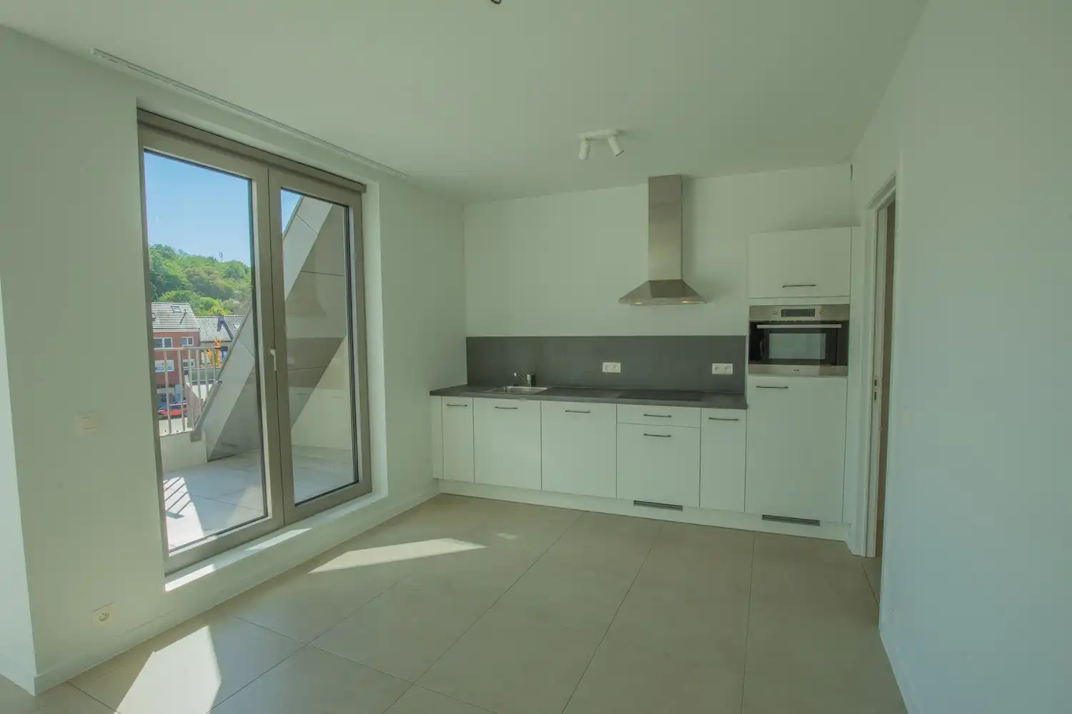 Energiezuinig dakappartement met 1 slaapkamer, aparte dressing/bureau, terras en ondergrondse staanplaats in Residentie Luster foto 3