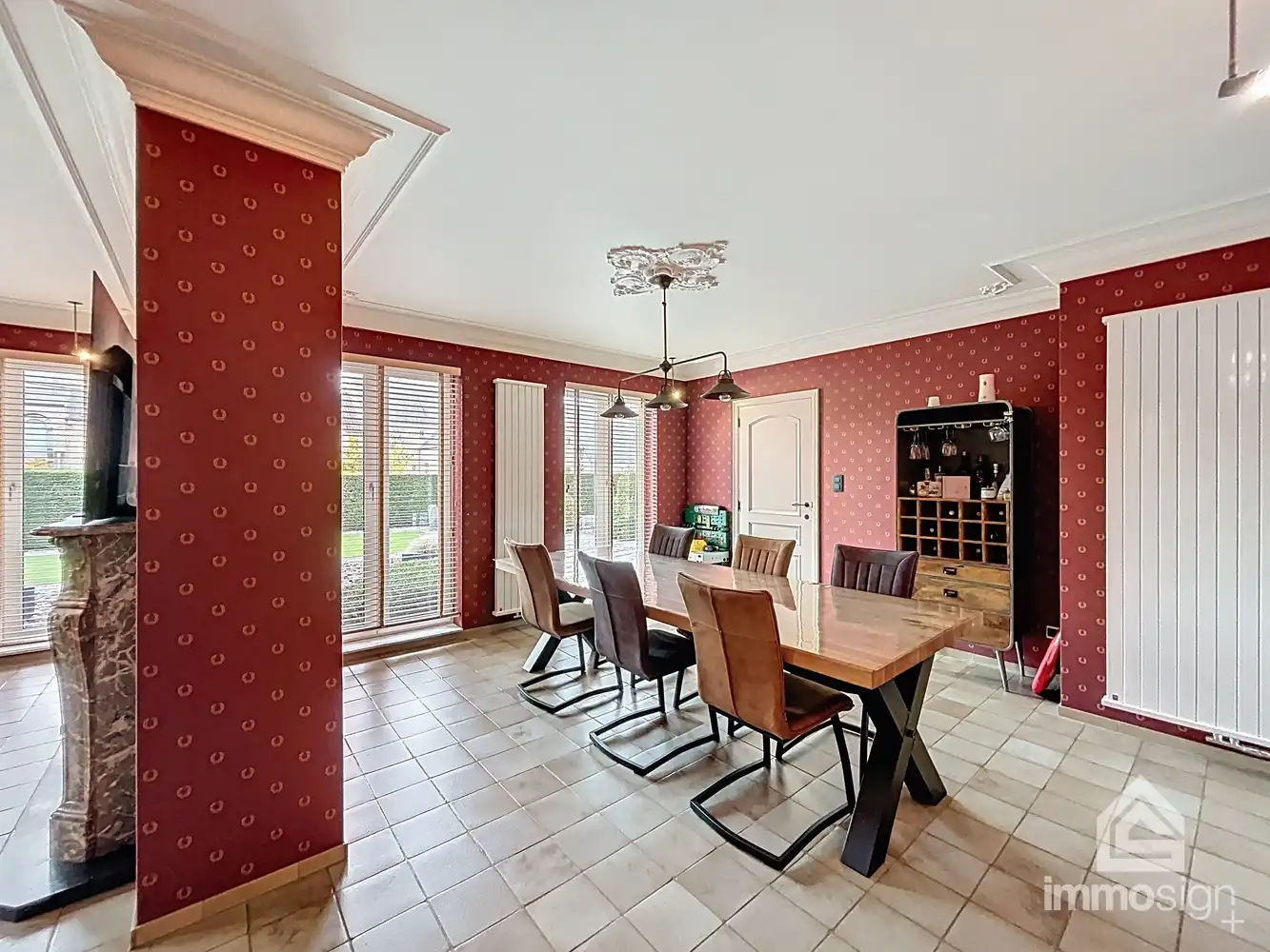 Karaktervol landhuis op 2318 m² in groene, rustige omgeving foto 2