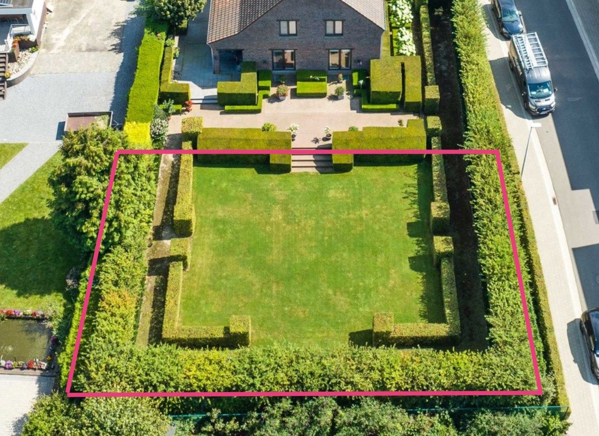 Bouwgrond van 553 m² voor open bebouwing foto {{pictureIndex}}