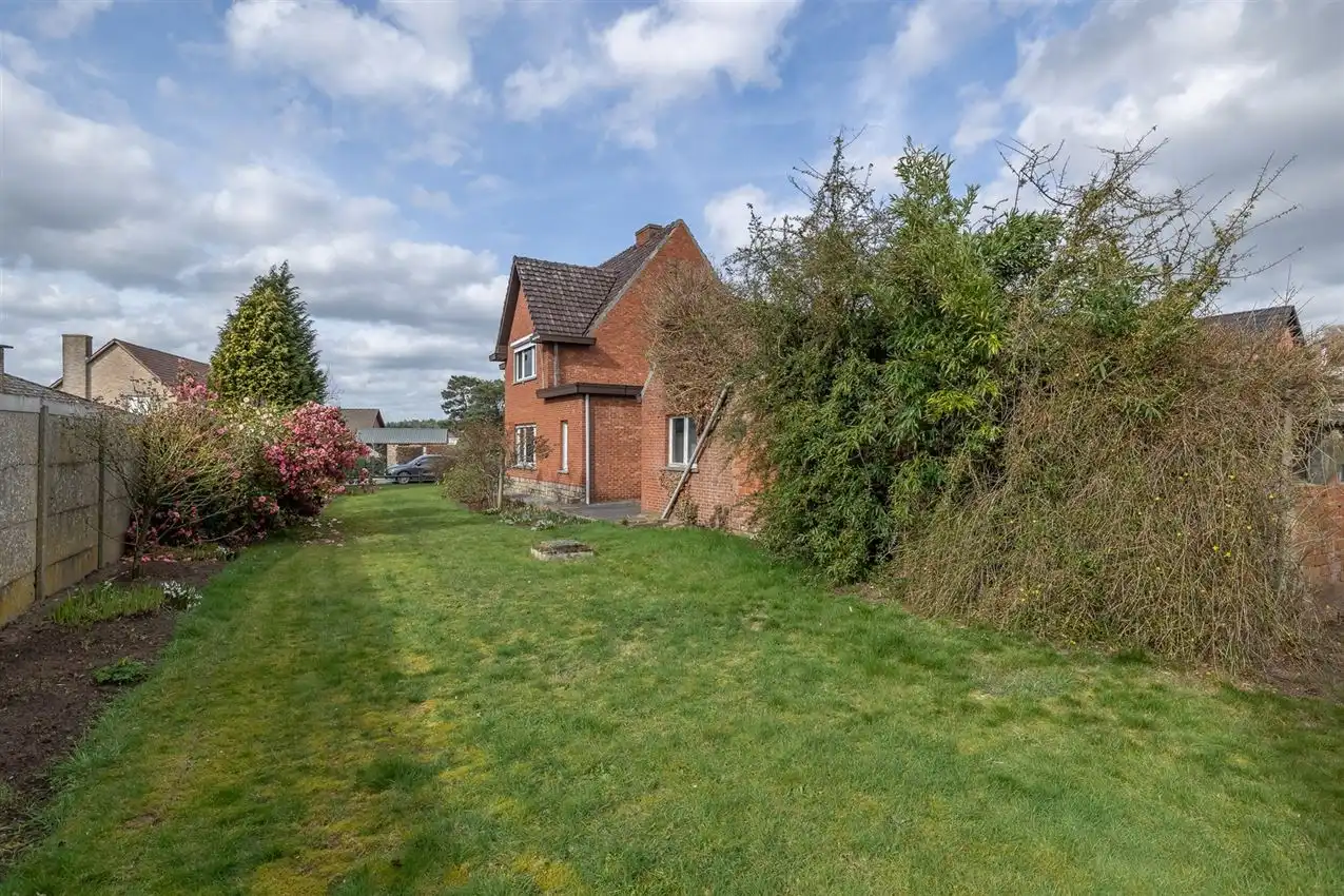 Vlakbij ingang merodebossen, soldie woning met potentieel foto 26