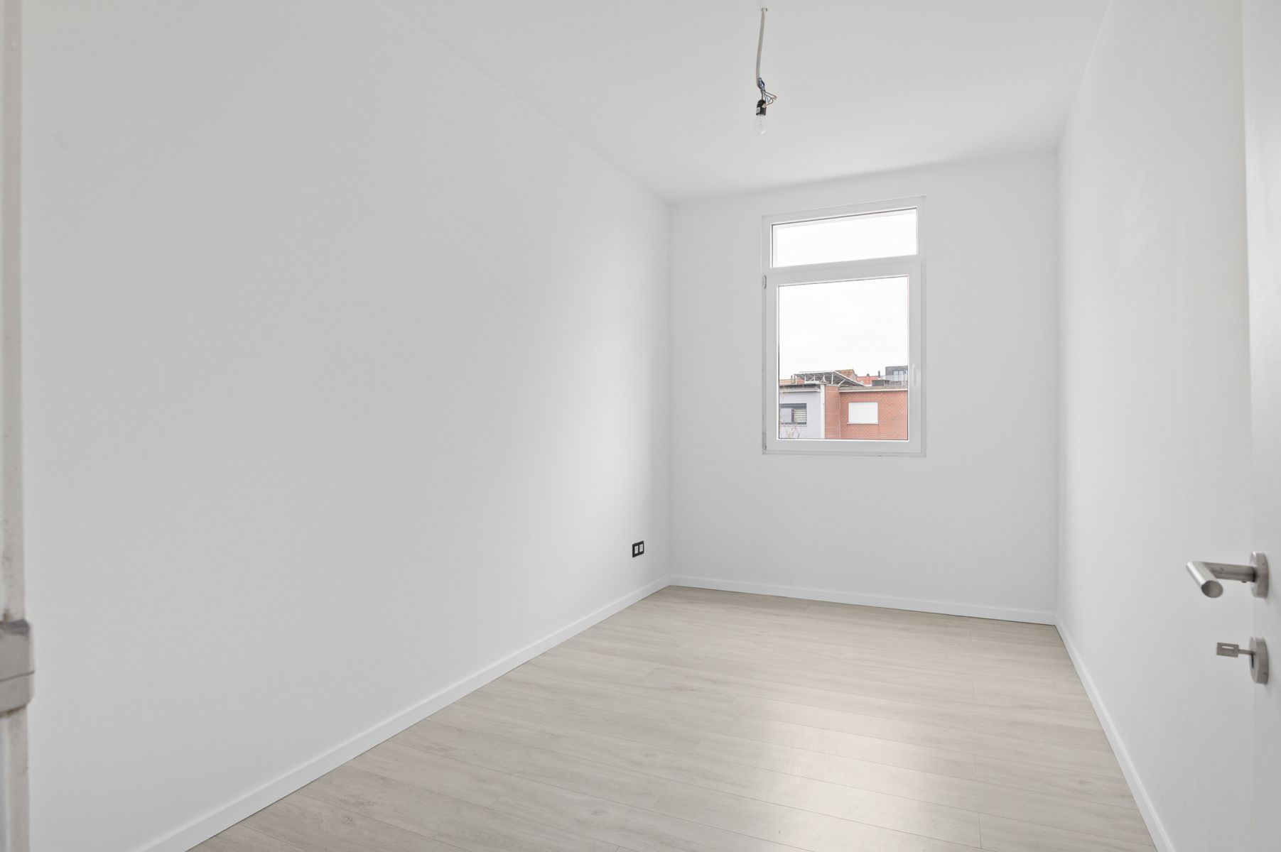 Luxe gerenoveerde woning met 4 slpk en garage foto 14