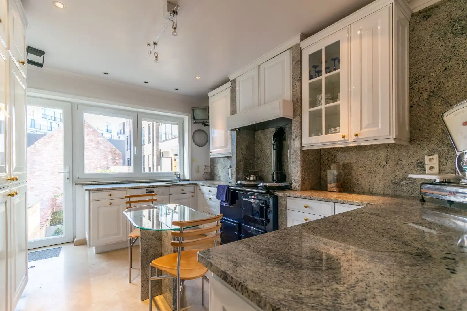 Karaktervol hoogwaardig afgewerkt gebouw met winkelruimte en woonst  foto 5