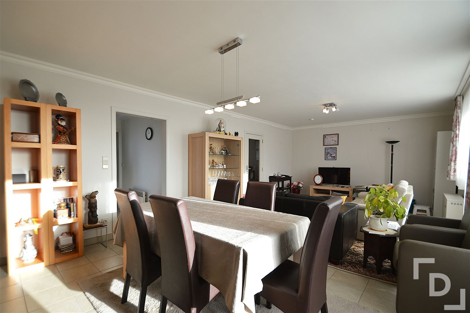 Ruim appartement met 3 slaapkamers en garage te huur in centrum Ieper foto 5