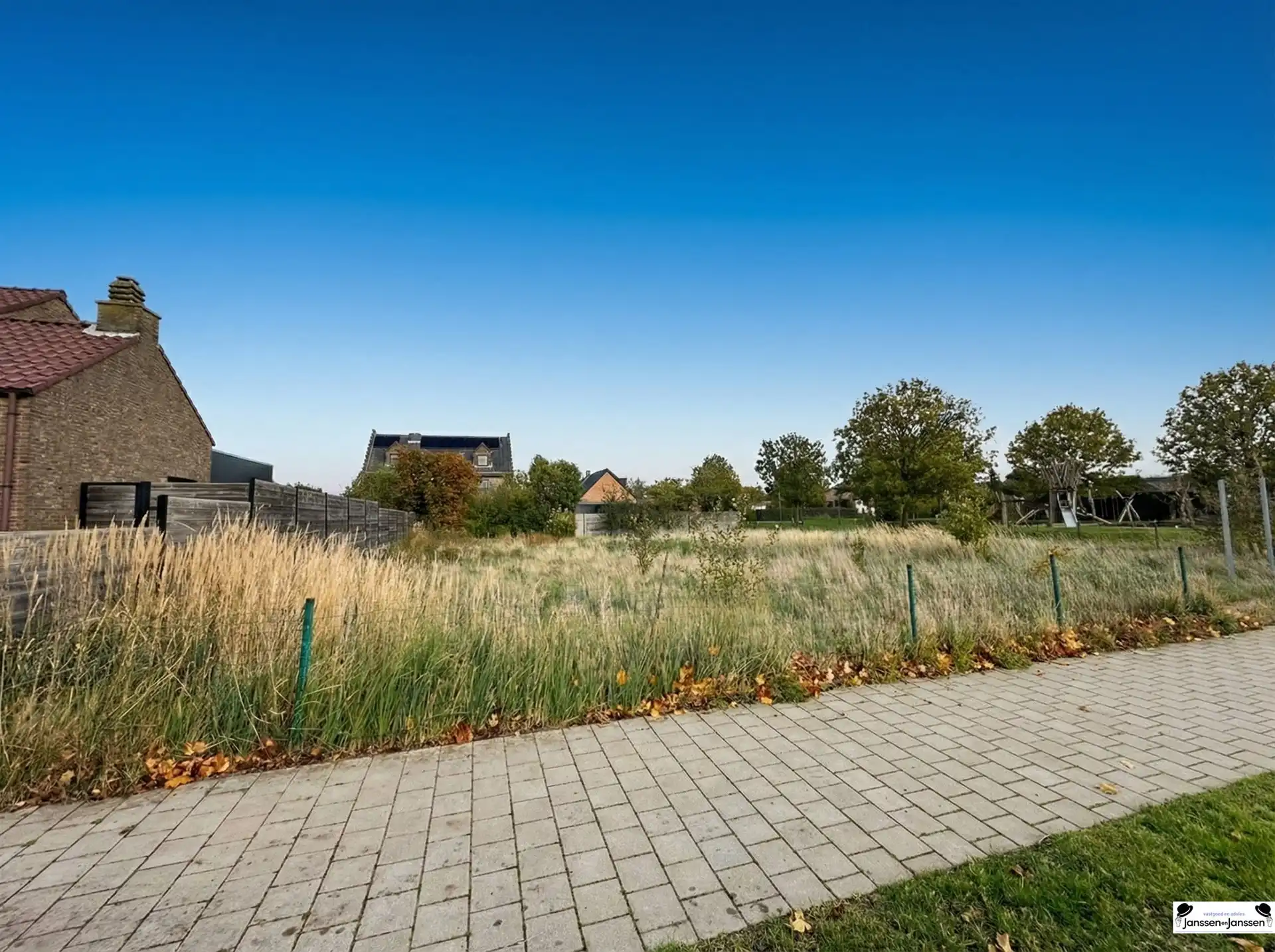 Mooi stuk bouwgrond voor halfopen bebouwing foto {{pictureIndex}}