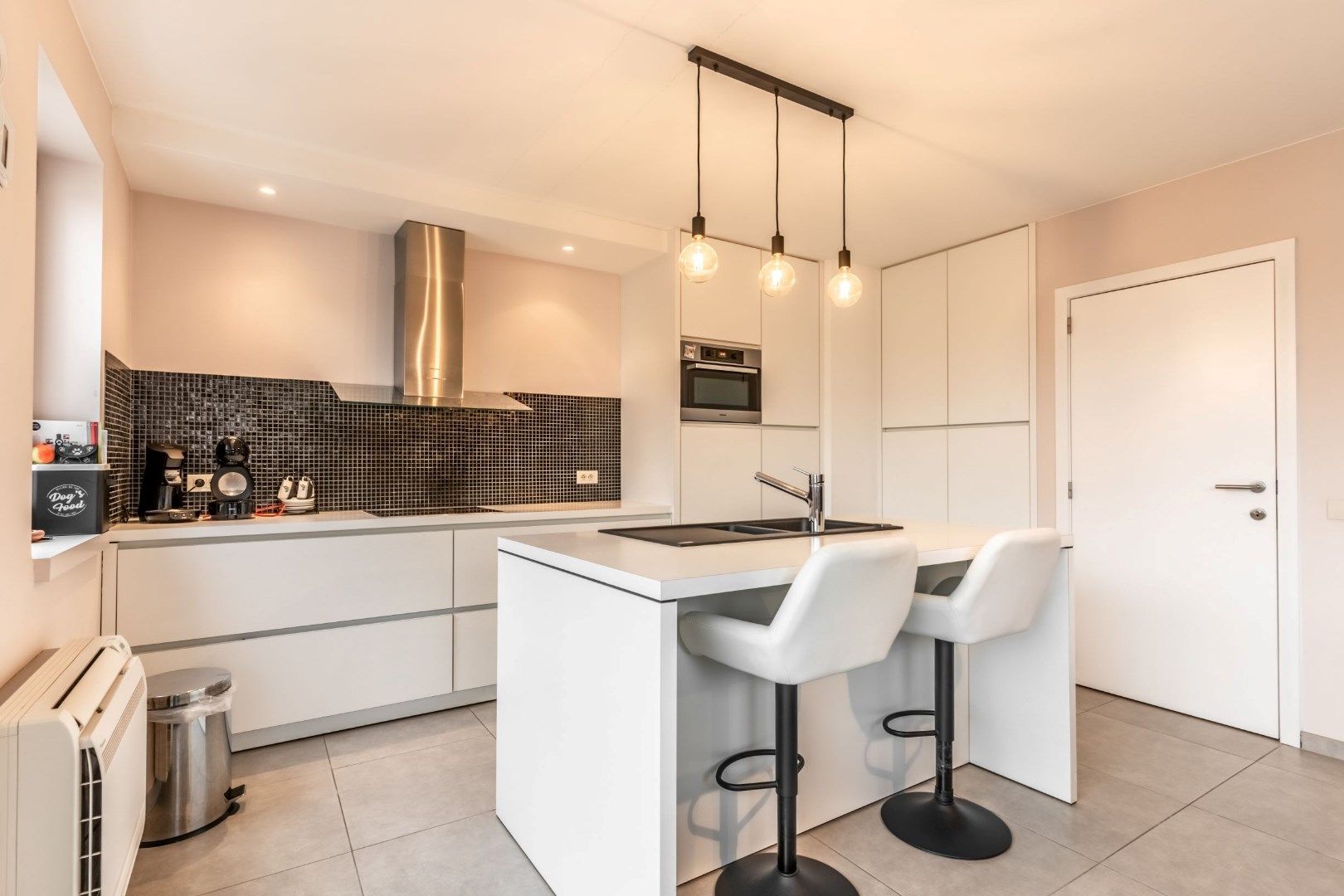 Gezellig en recent appartement op centrale ligging te Varsenare foto 3