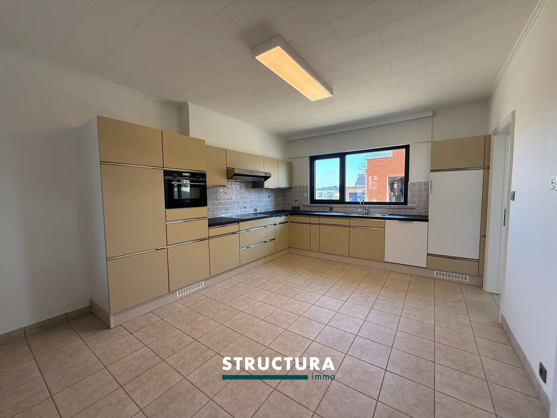 Gerenoveerde woning met weide en paardenstal foto 6