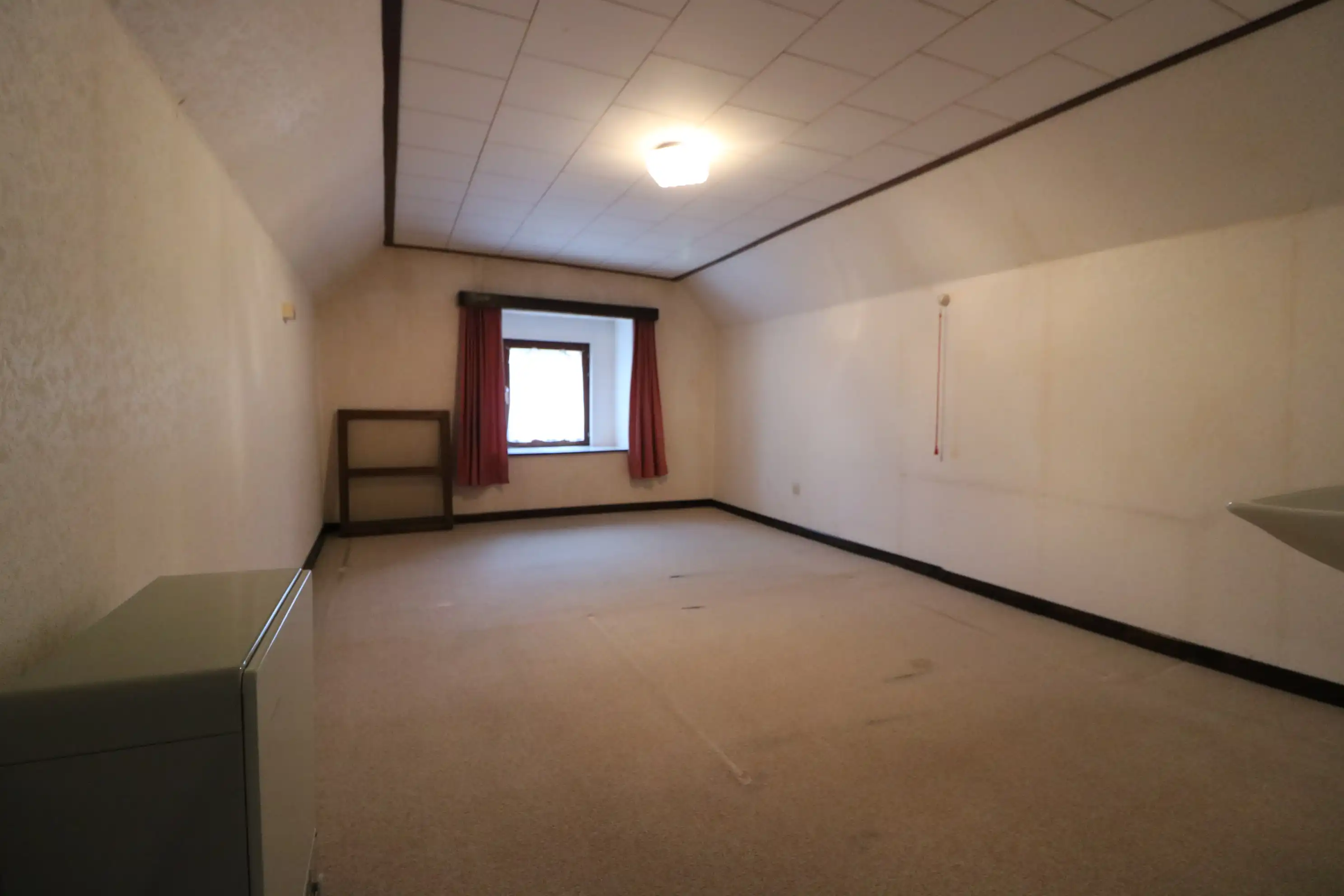 Woning met 3 slaapkamers, zuidgerichte tuin en garage in het centrum van Zuienkerke. foto 10