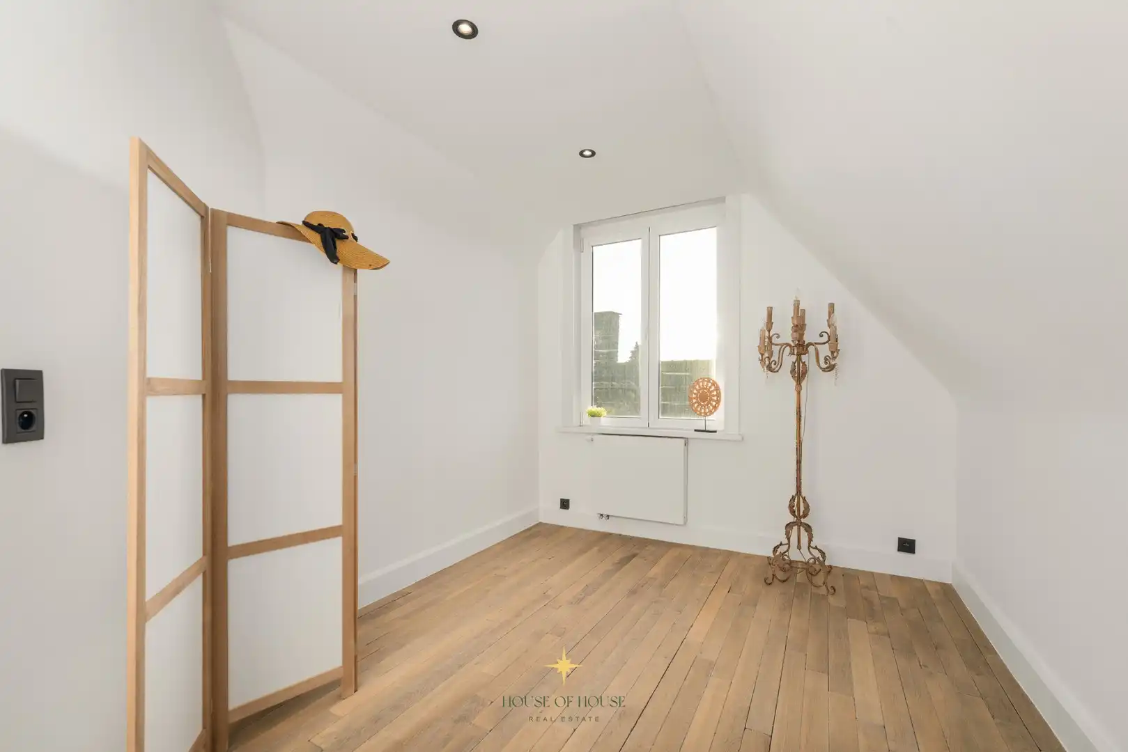 Subliem gerenoveerde stadswoning in een uitzonderlijk historisch kader rond de Onze-Lieve-Vrouwekerk, zonder renovatieverplichting foto 19