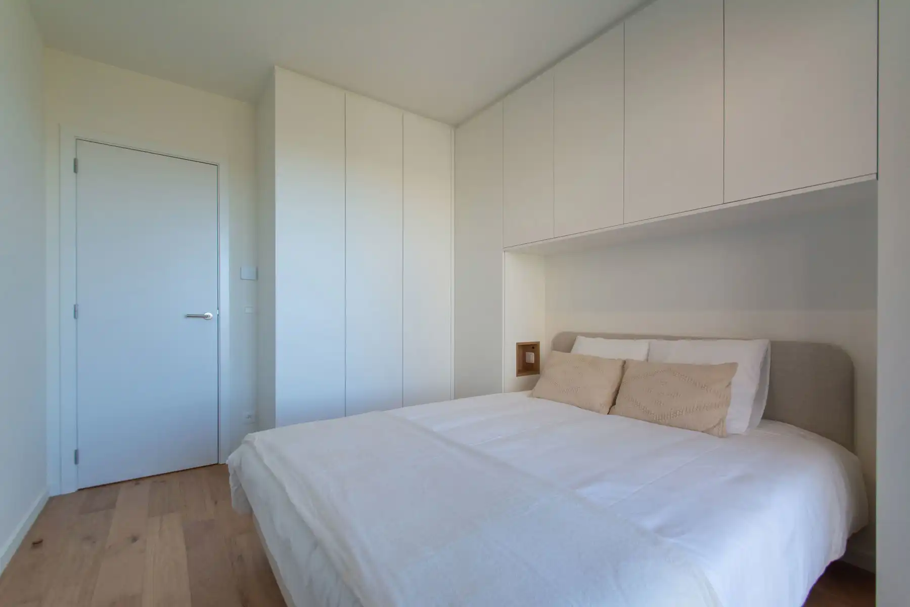 Rustig en comfortabel 2slpk appt. met mooi terras  foto 13