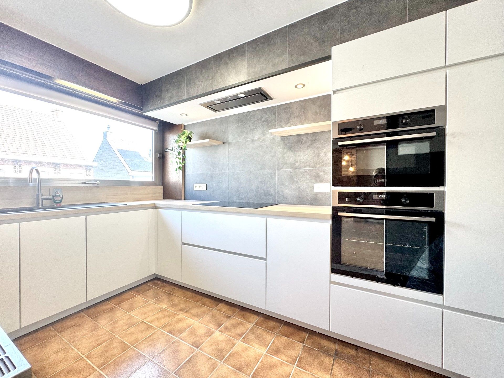 APPARTEMENT MET 2 KAMERS, TERRAS & GARAGE - 92 m² foto 4