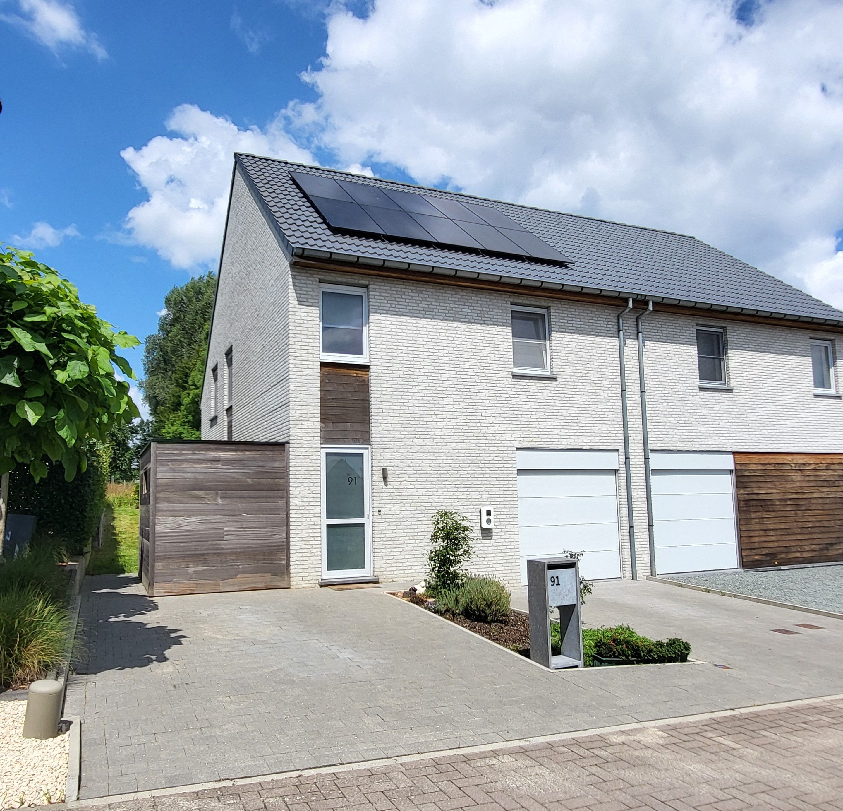 Prachtige nieuwbouwwoning van 2016 hob op 279m² hartje Vlaamse Ardennen met zonnepanelen.  Aanrader!! foto {{pictureIndex}}