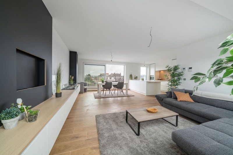 Roeselare Residentie Arena: Penthouse - Dichtbij scholen en winkels - Twee terrassen- Twee slaapkamers. Derde verdiep foto 3