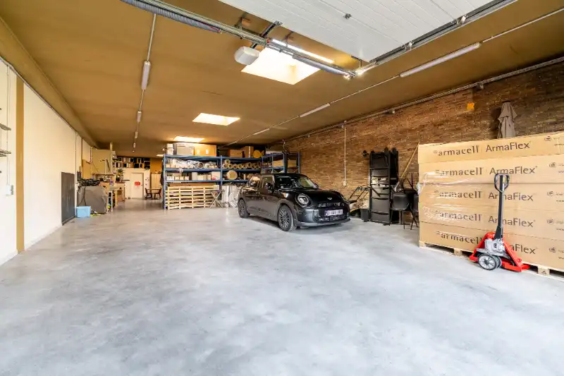 Ruime instapklare woning met loods in centrum Ingelmunster. foto 24