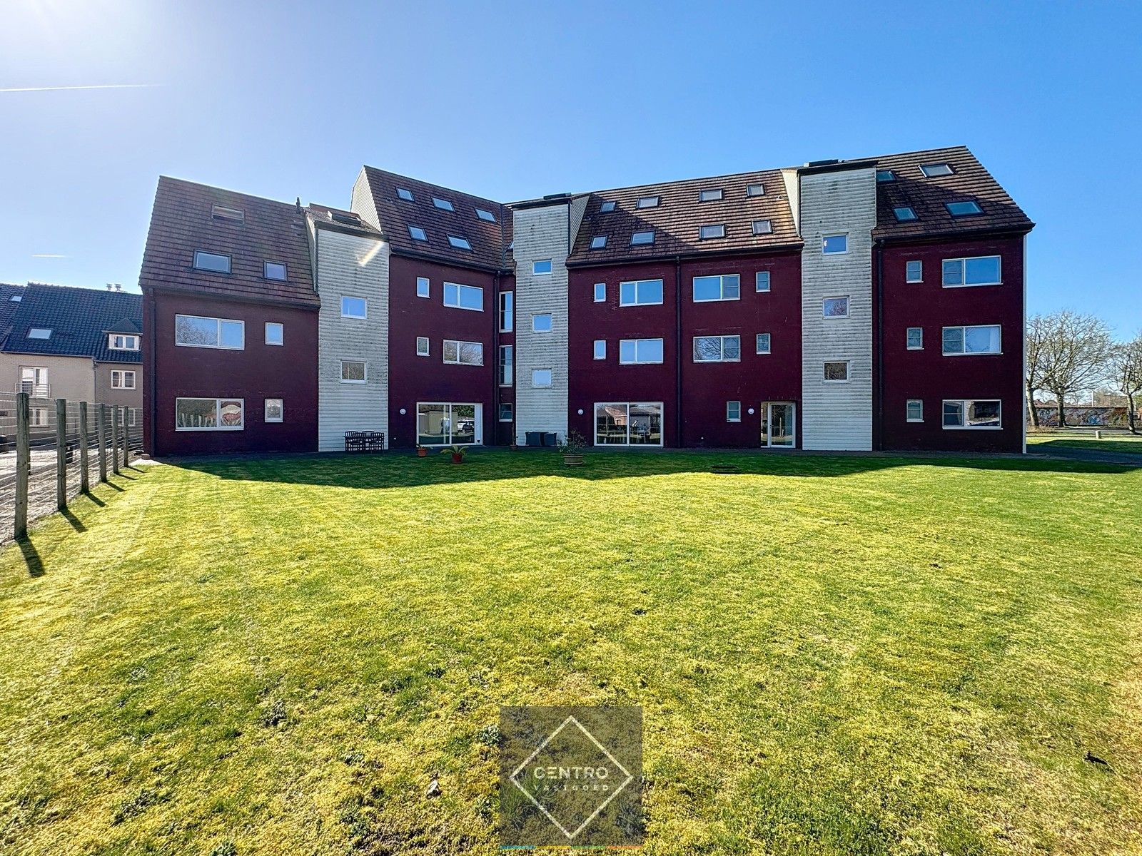INVESTERING met 22 appartementen + aanpalend perceel projectgrond! foto 3