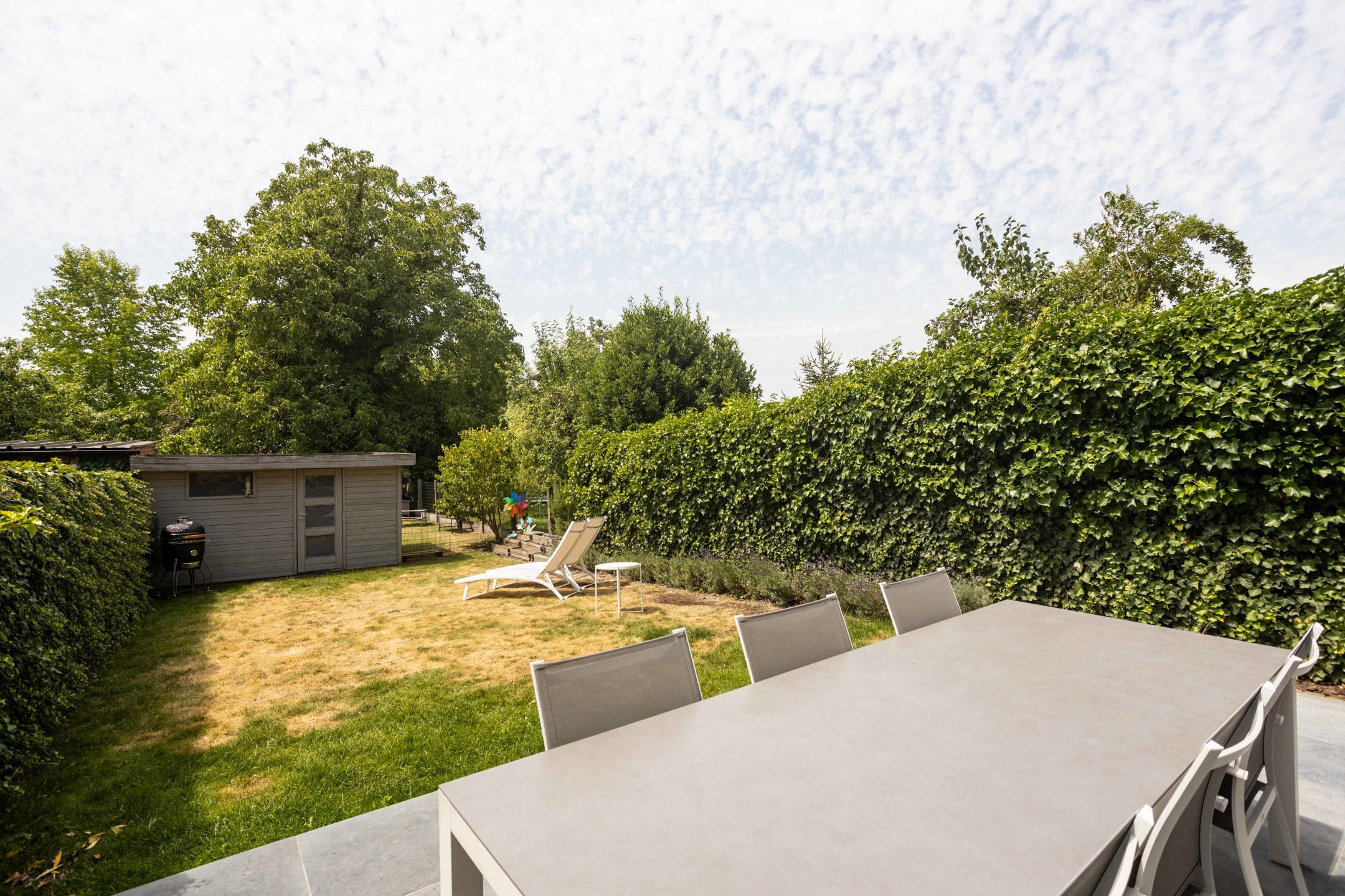 Goed gelegen, ruime & instapklare eigendom met tuin & garage foto 9