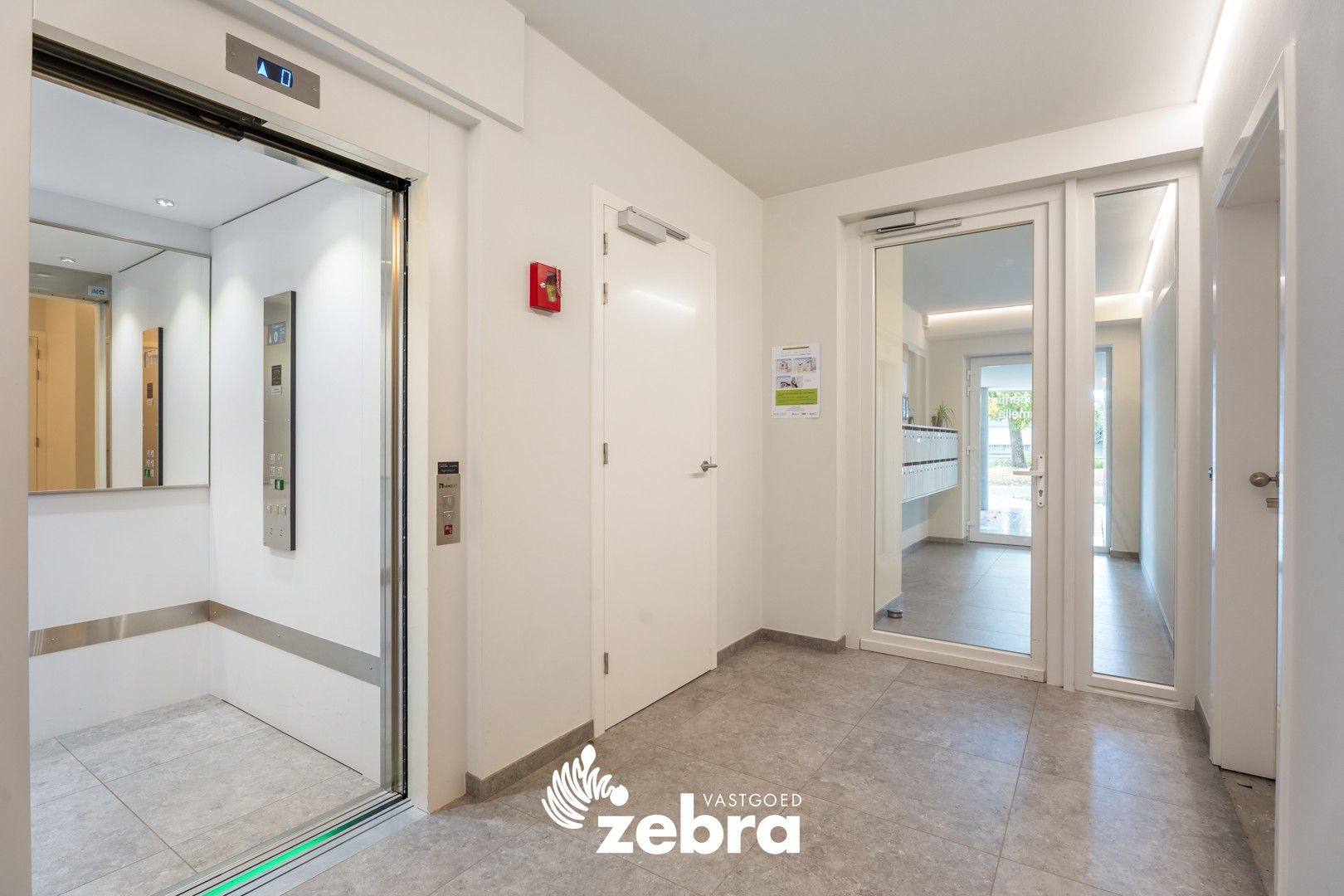 Recent tweeslaapkamerappartement met autostaanplaats vlak bij centrum Roeselare! foto 18