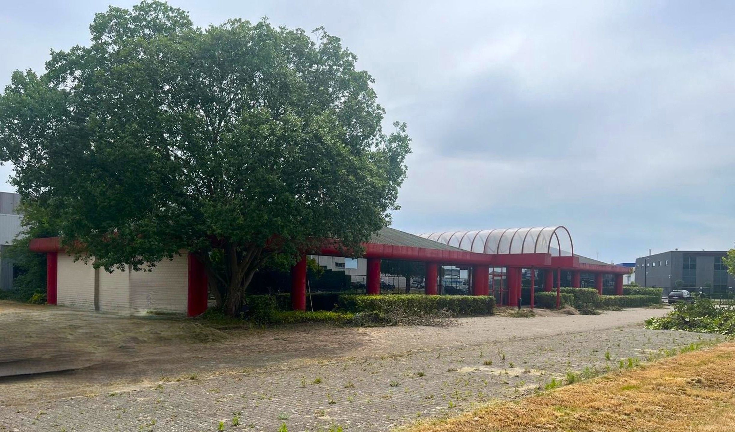 Showroom/kantoor ca. 600m² met veel lichtinval te Malle foto 9