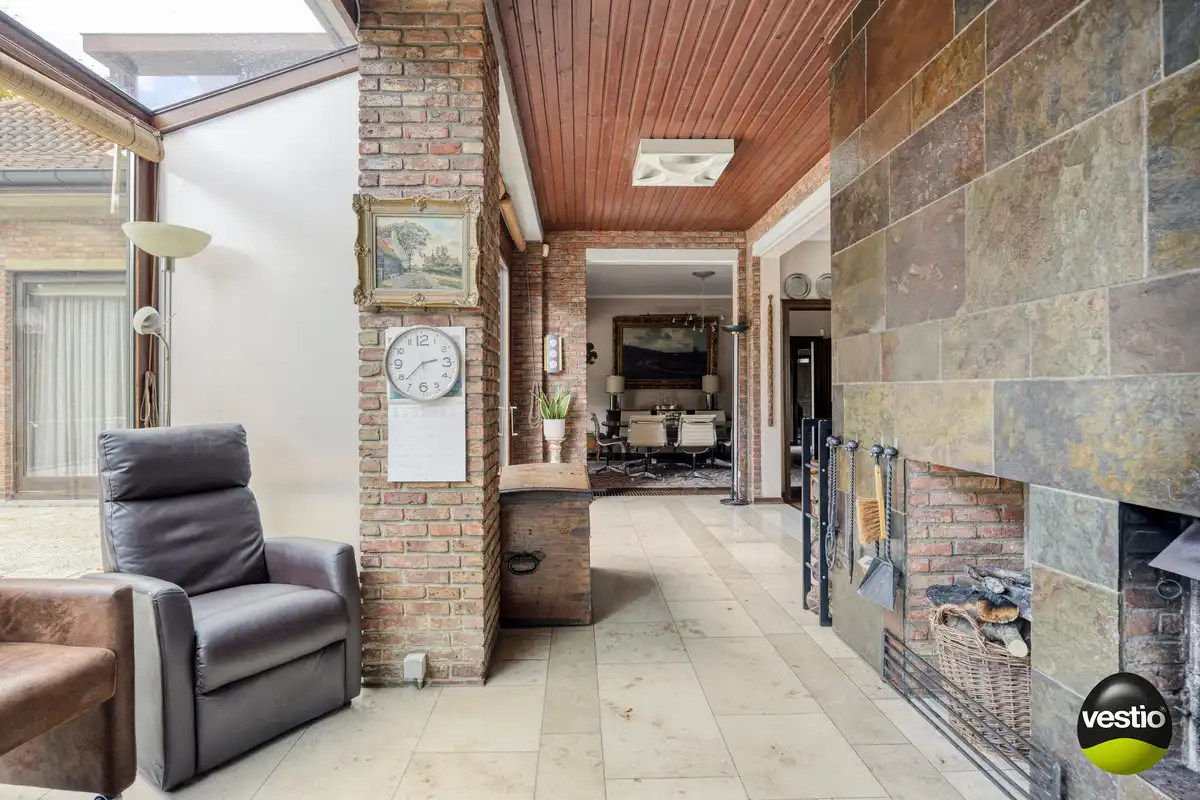 RUIME RESIDENTIEEL GELEGEN VILLA OP 46A89CA NABIJ CENTRUM BILZEN. foto 11