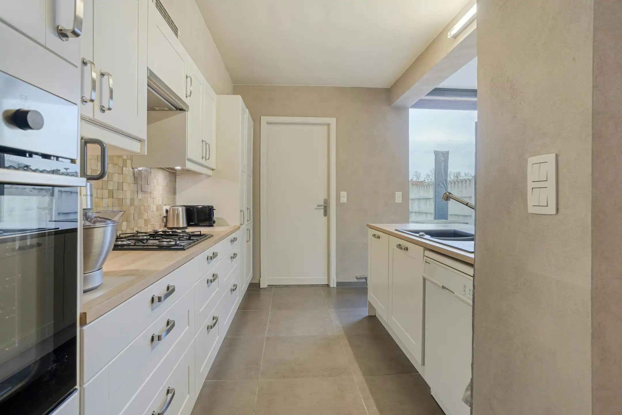 Instapklare woning met 3 slaapkamers, 2 badkamers, zuidgerichte tuin en garage. foto 15