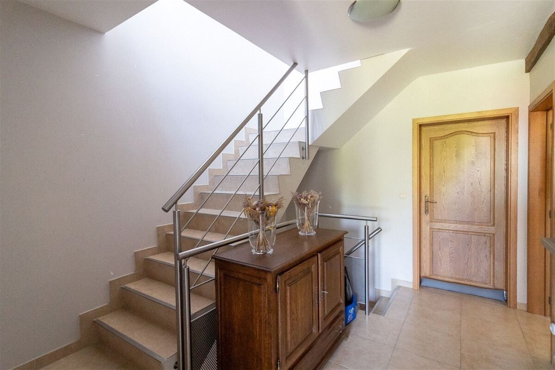 Gelijkvloers handelspand met bovenliggend appartement foto 9