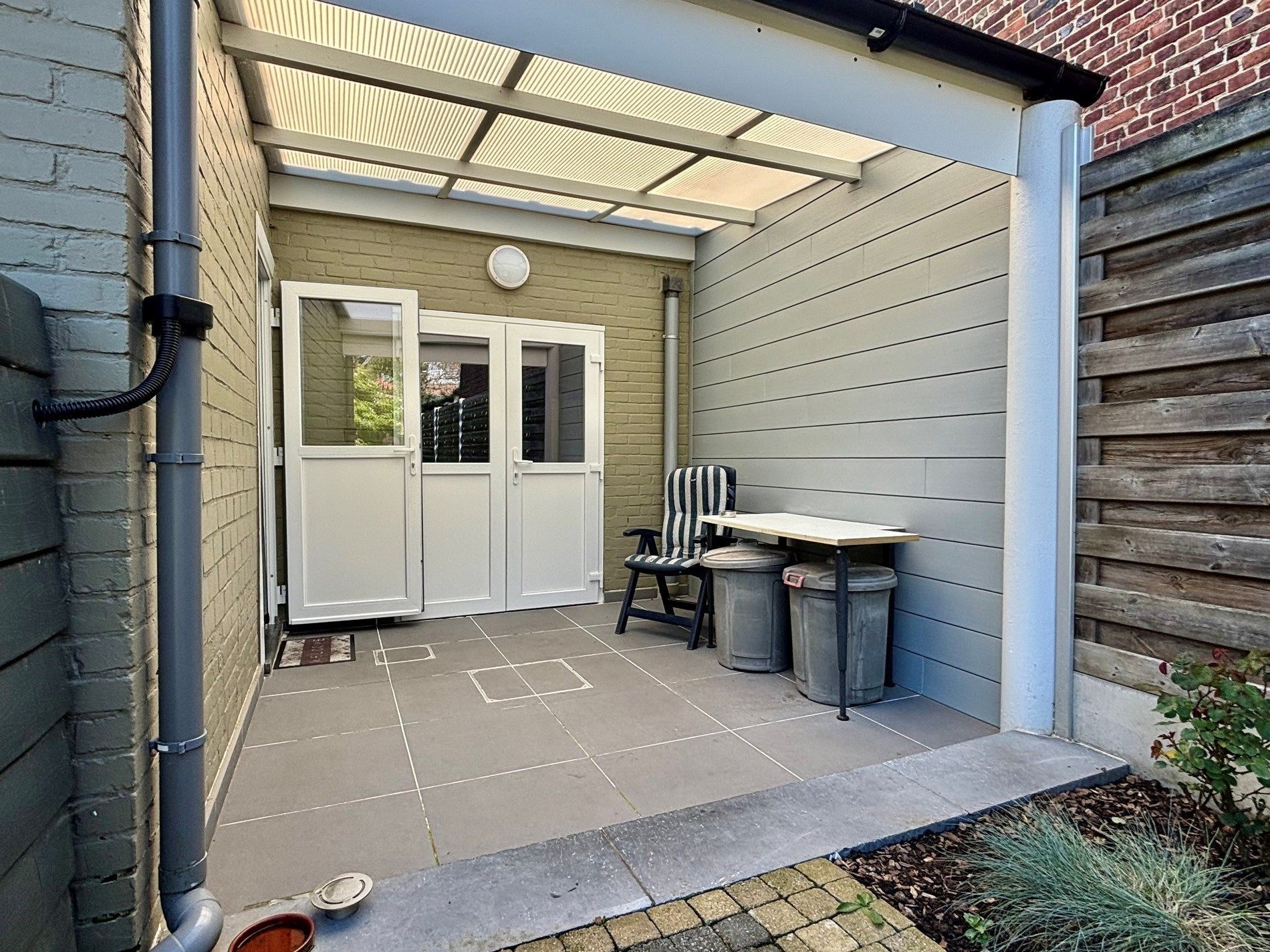 Grote halfopen woonst met garage  foto 10